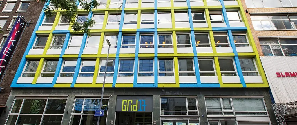 Kleurrijk geschilderde gevel in Rotterdam